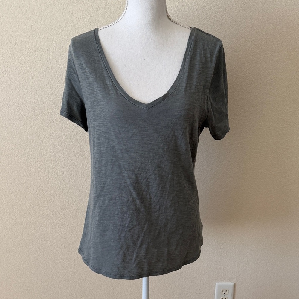 Old Navy Charcoal Short Sleeve V-Neck Tee